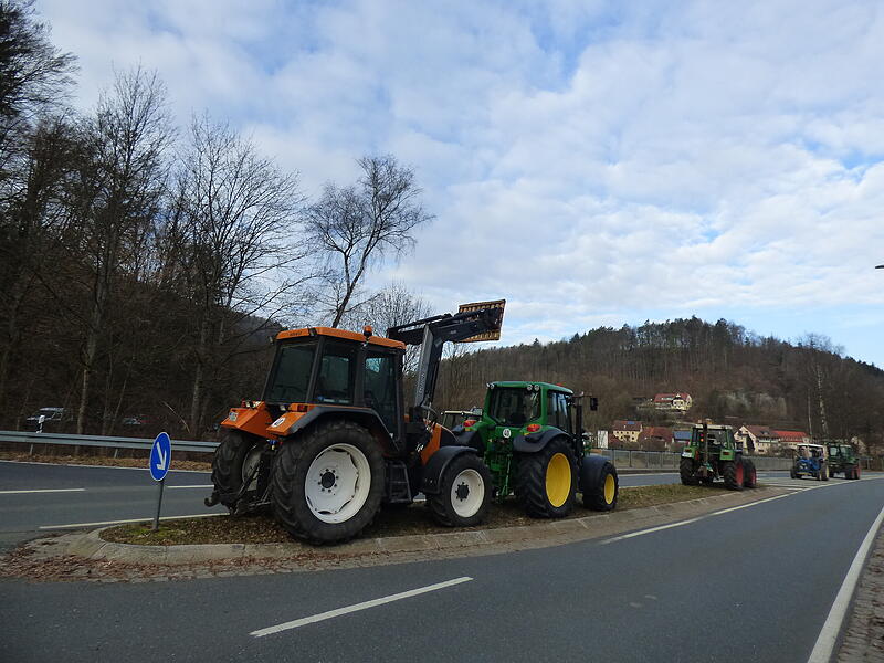 Auch bei Behringersmühle demonstrieren die LandwirteAuch bei Behringersmühle demonstrieren die Landwirte