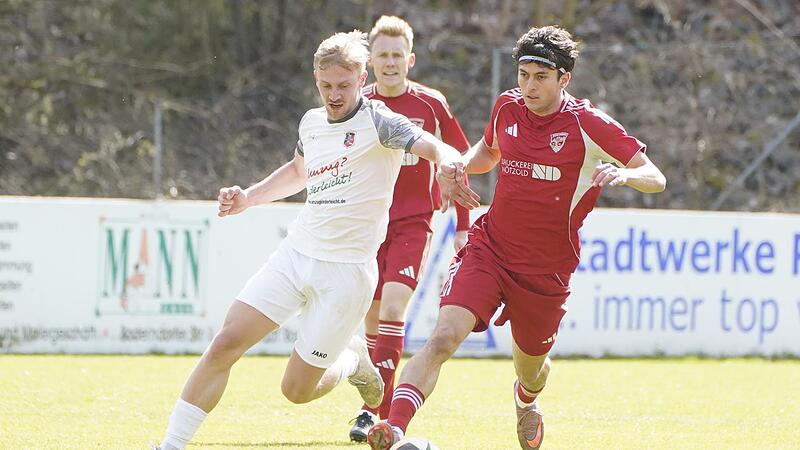 Sinan G&uuml;meci (rechts, hier im Heimspiel gegen Fuchsstadt) erzielte in Aschaffenburg zwei Treffer.