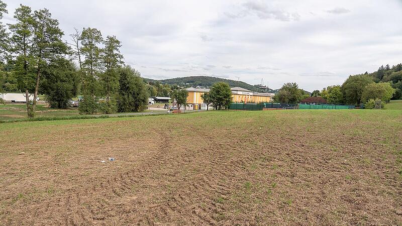 "Selbstjustiz" mit Traktor in Bad Kissingen: Wieso räumte Polizei nicht das Feld? "Selbstjustiz" mit Traktor in Bad Kissingen: Wieso räumte Polizei nicht das Feld?