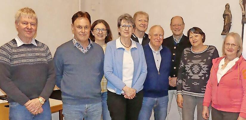 Unser Bild zeigt den Vorstand der Kolpingsfamilie Herzogenaurach: Manfred Welker, Joachim Lohmaier, Christine Maydt, Vorsitzende Monika Geinzer, Schriftführer Horst Graf, 2. Vorsitzender Dieter Lohmaier, Präses Michael Pflaum, Kassenwartin Frieder...