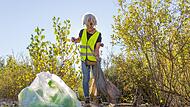 Regelmäßig sammeln engagierte Menschen in der Region Plastikmüll in der Natur ein. Mikroplastik beeinflusst Menschen, Tiere und Pflanzen, verdeutlicht ein Vortrag in Herzogenaurach.
