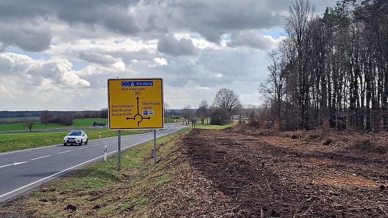 Die Rodungsarbeiten am Lauterer Kreisel sind vorbereitende Ma&szlig;nahmen f&uuml;r den zweiten Abschnitt des geplanten Geh und Radwegs entlang der B 286.