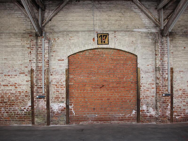 Die Alte Pakethalle am G&uuml;terbahnhof in Coburg kann f&uuml;r Veranstaltungen gemietet werden. Sie bietet Platz f&uuml;r bis zu 800 Personen.