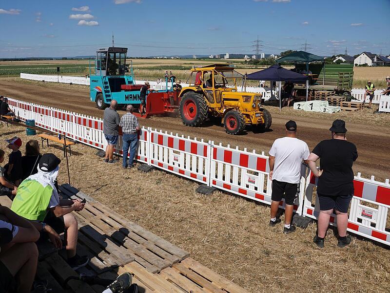 Auf der Veranstaltung in Steudach.Traktor-Pulling bei Erlangen Auf der Veranstaltung in Steudach.Traktor-Pulling bei Erlangen