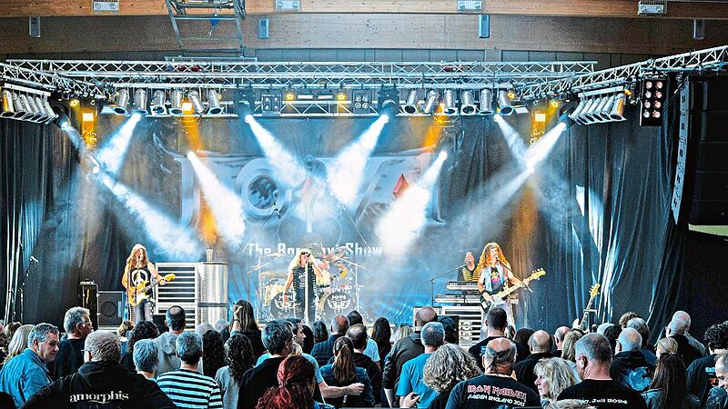 &bdquo;JOVI &ndash; The Bon Jovi Show&ldquo; brachte beim &bdquo;Hemmerleinhalle Revival 2.0&ldquo; den Sound und das Lebensgef&uuml;hl der 1980er-Jahre zur&uuml;ck nach Neunkirchen.Eberhard Schorr
