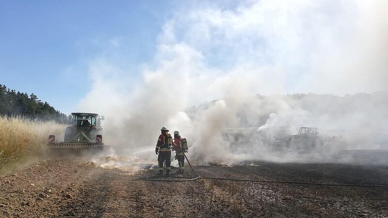 Das war knapp: Beim Feldbrand bei Kleingesee in dieser Woche  hätten die Flammen ohne das Eingreifen von  Feuerwehren und Landwirten leicht auf den angrenzenden Wald (links) übergreifen können. Die Löschwasserversorgung im Außenbereich ist in solc...Forchheim & Fränkische Schweiz