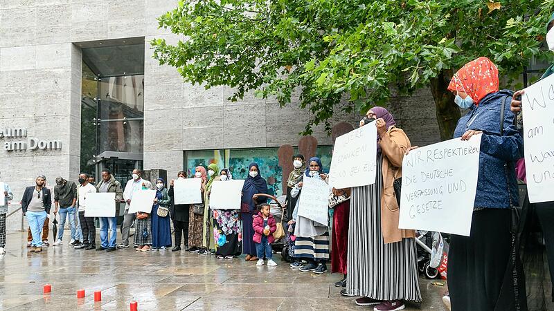 Die somalische Gemeinschaft drückte am Freitag ihre Verbundenheit mit Würzburg aus. Die somalische Gemeinschaft drückte am Freitag ihre Verbundenheit mit Würzburg aus.