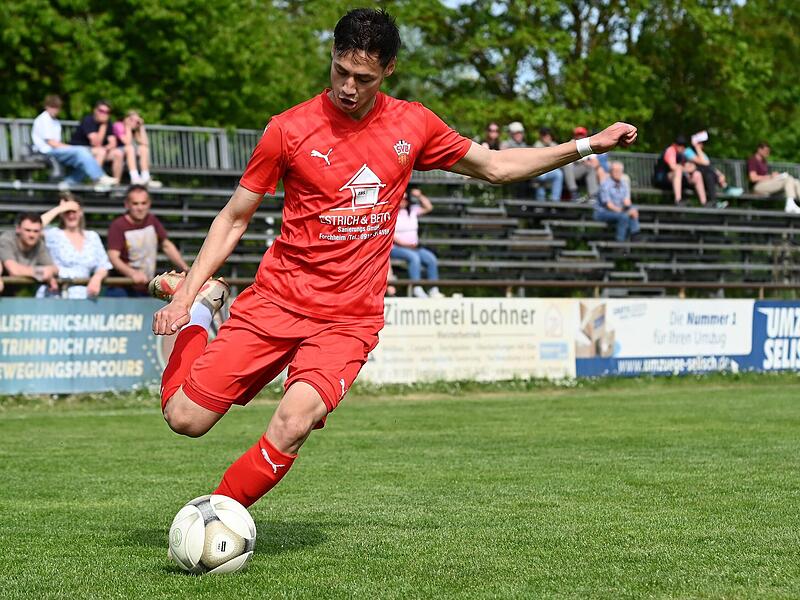 Abbas Jafari und der SV Buckenhofen zeigten gegen R&ouml;slau eine starke zweite Halbzeit.Forchheim & Fr&auml;nkische Schweiz