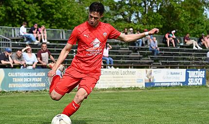 Abbas Jafari und der SV Buckenhofen zeigten gegen R&ouml;slau eine starke zweite Halbzeit.Forchheim & Fr&auml;nkische Schweiz