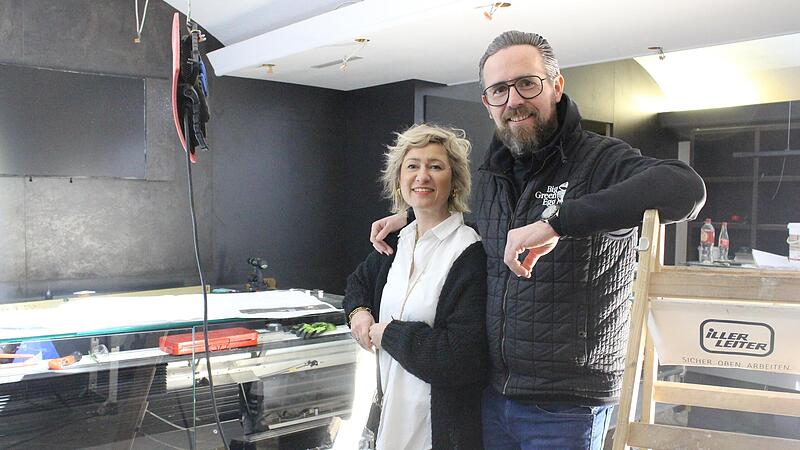 Thomas Faber mit Ehefrau Johanna Nemeth in der Verkaufsräumen ihrer Metzgerei in Bad Kissingen. Derzeit wird dort umgebaut. Thomas Faber mit Ehefrau Johanna Nemeth in der Verkaufsräumen ihrer Metzgerei in Bad Kissingen. Derzeit wird dort umgebaut.