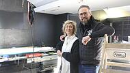 Thomas Faber mit Ehefrau Johanna Nemeth in der Verkaufsr&auml;umen ihrer Metzgerei in Bad Kissingen. Derzeit wird dort umgebaut.