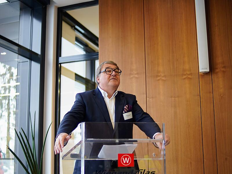 Wirtschaftsminister Hubert Aiwanger startet Millionenprojekt für die Glasindustrie im Frankenwald bei Wiegand Wirtschaftsminister Hubert Aiwanger ( FW / Freie Wähler ) startet Millionenprojekt für die Glasindustrie im Frankenwald bei Wiegand