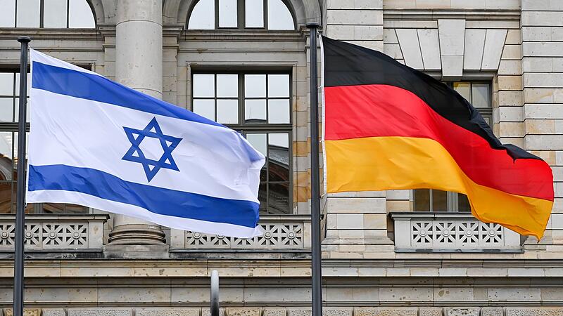 Flaggen von Israel und Deutschland