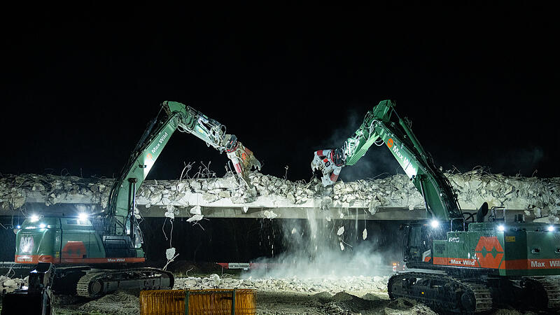 Br&uuml;ckenabriss in Bamberg: Instabiles Bauwerk binnen einer Nacht zerlegtAbriss B22- Br&uuml;cke