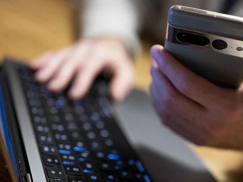 Wer keine Zeit hat, alle interessanten Texte sofort zu lesen, die er im Internet findet, kann sie auf eine Liste setzen. Ein Artikel, der am Smartphone gespeichert wurde, steht normalerweise sp&auml;ter auch am Computer zur Verf&uuml;gung.