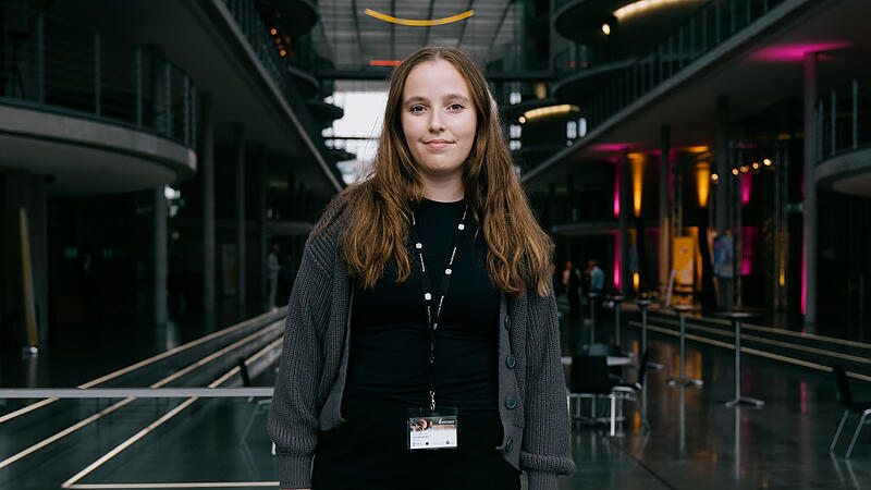 Emily Breitfelder aus Buttenheim schaffte es, aus über 100 Bewerbungen für den Jugendmedienworkshop im Bundestag ausgewählt zu werden.