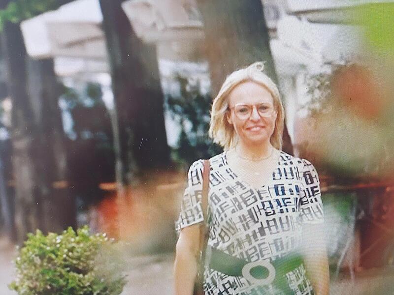 In dem Fernsehbeitrag sieht man Hebendanz, wie sie durch die Innenstadt  l&auml;uft.Forchheim & Fr&auml;nkische Schweiz