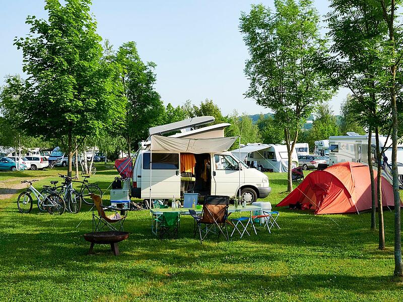 Zwei Verletzte bei Auseinandersetzung auf Campingplatz in Lichtenfels Schöner Familien Camping Urlaub mit Camping Bus Wohnmobil in Deutschland Europa Campingplatz