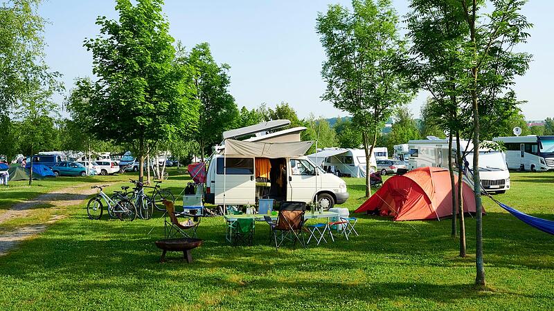 Zwei Verletzte bei Auseinandersetzung auf Campingplatz in Lichtenfels Schöner Familien Camping Urlaub mit Camping Bus Wohnmobil in Deutschland Europa Campingplatz