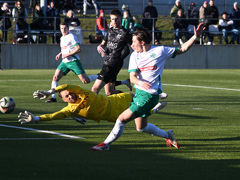 Sport Fu&szlig;ball Saison 2025 / 2026 Bayernliga Nord  25. Spiel am Donnerstag  02.04.2026 Spielort  Neudrossenfeld Sportpark Am Weinberg  Kunstrasenplatz  Beginn 18.00 h  TSV Neudrossenfeld  gegen FSV Stadeln Halbzeitergebnis Marin Hrgota Tugay Akbakla TW
