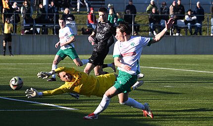 Sport Fu&szlig;ball Saison 2025 / 2026 Bayernliga Nord  25. Spiel am Donnerstag  02.04.2026 Spielort  Neudrossenfeld Sportpark Am Weinberg  Kunstrasenplatz  Beginn 18.00 h  TSV Neudrossenfeld  gegen FSV Stadeln Halbzeitergebnis Marin Hrgota Tugay Akbakla TW