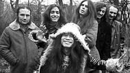 Die Krautrock-Combo "Can" im Jahr 1971: vorne Damo Suzuki und hinten von links nach rechts: Irmin Schmidt, Jaki Liebezeit, Michael Karoli, Ulli Gerlach and Holger Czukay