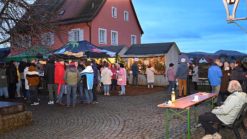 Die Weihnachtsbuden in Pretzfeld wurden von den Besuchern gut angenommen.