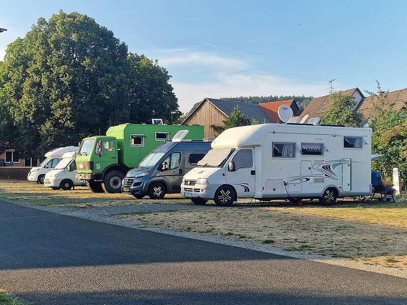 Der Wohnmobilstellplatz in Geroda wird von Reisenden gut angenommen. Viele G&auml;ste unterst&uuml;tzen die Anlage zus&auml;tzlich mit freiwilligen Spenden.