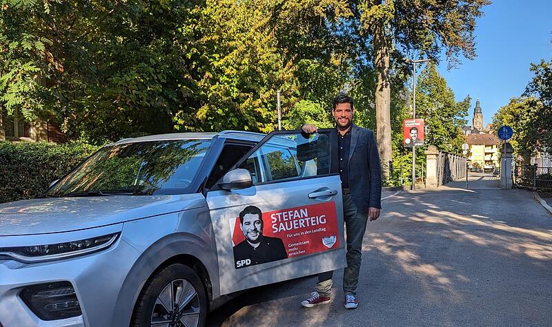 Er f&auml;hrt gern Fahrrad, aber manchmal braucht es ein Auto. Stefan Sauerteig f&auml;hrt elektrisch: Schlie&szlig;lich ist er Klimaschutzbeauftragter des Coburger Stadtrats.