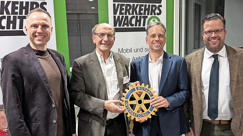 Unterstützen bringt Freude: Das ist Steffen Krambo, Edgar Kast, Florian Arand und Präsident Nico Sauer anzusehen. Unterstützen bringt Freude: Das ist Steffen Krambo, Edgar Kast, Florian Arand und Präsident Nico Sauer anzusehen.