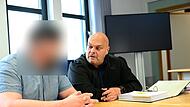 Amtsgericht Bamberg Ladendiebstahl Baumarkt Hallstadt Familie Der angeklagte Vater und sein Rechtsanwalt Ralph Heinrich aus Bamberg kurz vor Prozessbeginn.