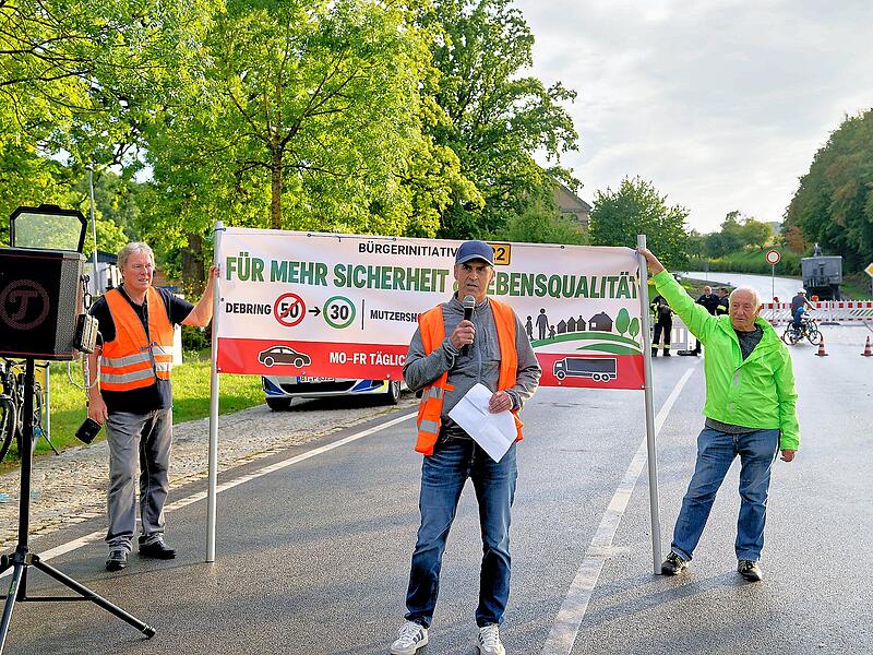 Bürgerinitiative demonstrierte für Tempolimit auf B22 Bürgerinitiative demonstrierte für Tempolimit auf B22