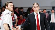 Dominik Günthner (rechts) mit Fabien Causeur im November 2016 bei einem Euroleague-Spiel von Brose Bamberg gegen Armani Mailand.