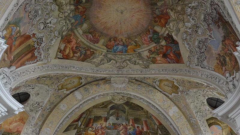 Einzigartige Baukunst von Johann Dientzenhofer: die Guarinesken im Gew&ouml;lbe der Kirche von Kloster Banz