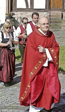 Pfarrer i. R. Josef Zwickel bei seinem 50. Priesterjubiläum 2015 in Diebach. Pfarrer i. R. Josef Zwickel bei seinem 50. Priesterjubiläum 2015 in Diebach.