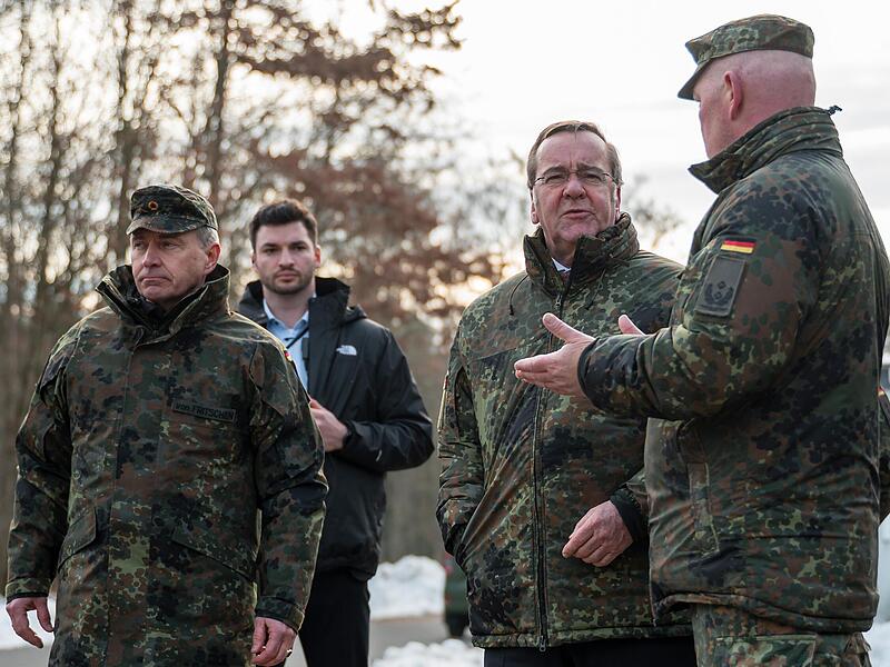 Verteidigungsminister Boris Pistorius (SPD) hat gestern die Offiziersschule der Luftwaffe in Roth besucht.