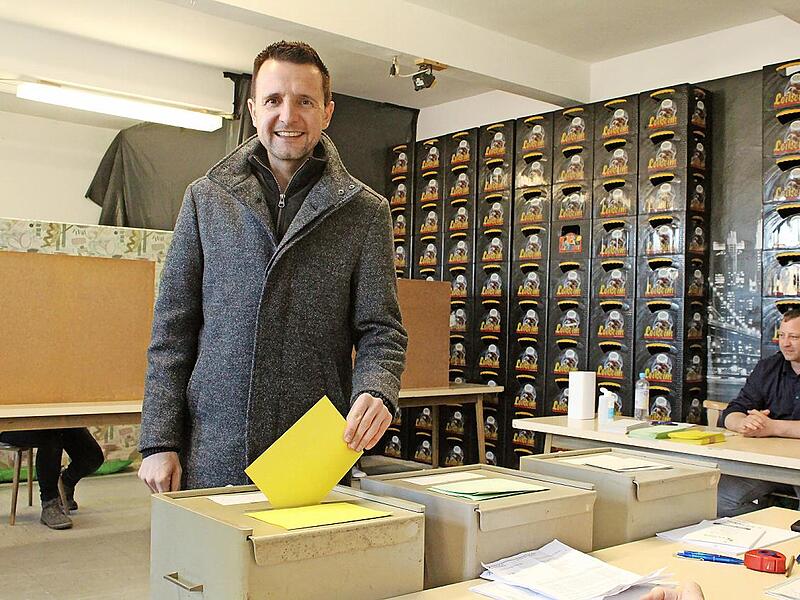 Andreas H&uuml;gerich im Stimmlokal bei der Wahl im M&auml;rz 2020.