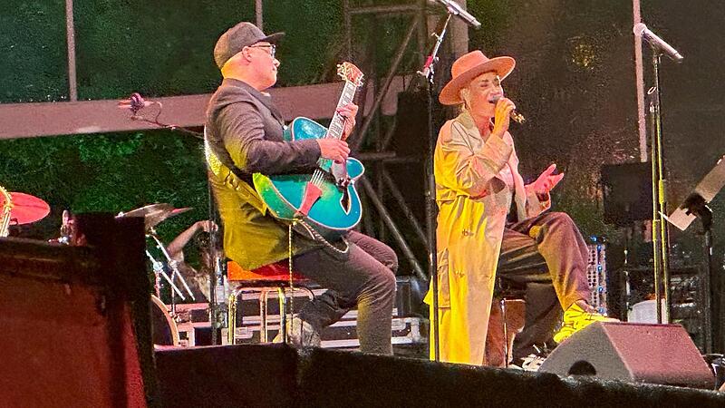 Sarah Connor und Torsten Goods zeigten bei &bdquo;From Sarah With Love&ldquo; was es hei&szlig;t, als Team auf der B&uuml;hne zu sein.