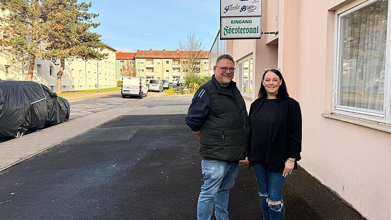 Karl-Heinz Kuss und Lisa Brown haben k&uuml;rzlich den Verein &bdquo;Lichtblick&ldquo; gegr&uuml;ndet. Der Dreh- und Angelpunkt ist die F&ouml;rsterklause in der Gereuth.