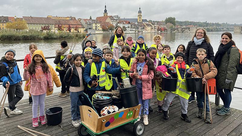 die inklusiven M&uuml;llsammler mit ihren Lehrerinnen Shelly Preu, Anja Bank, Andrea Schmidt und Anja Buchfellner.