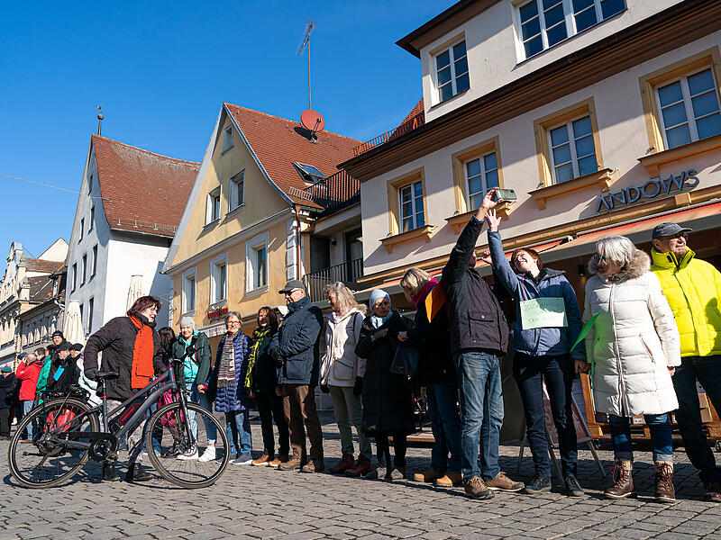 Die sch&ouml;nsten Impressionen von der Menschenkette der Omas gegen Rechts am 8. Februar in Forchheim.