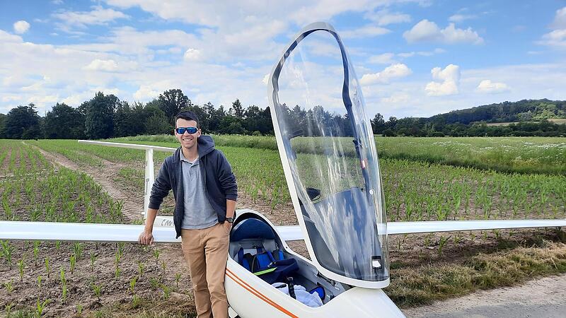 Der französische Pilot Philippe Lata nach  der Notlandung
