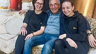 Heinrich Wiesneth und seine Töchter Luisa (links) und Julie – beides Müllermeisterinnen – freuten sich über viele Gäste zum Mühlenjubiläum.