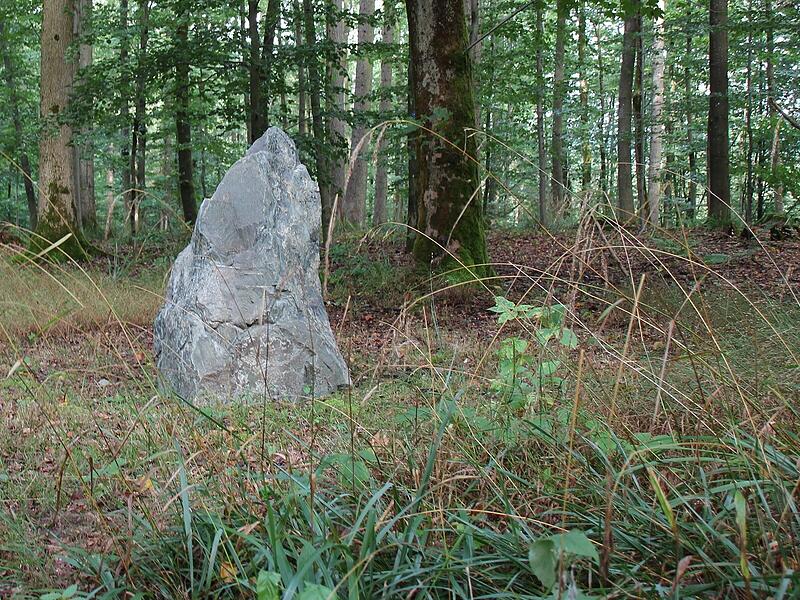 Naturnahe Bestattungselemente zeugen von einem St&uuml;ck klassischem Friedhofsgef&uuml;hl.