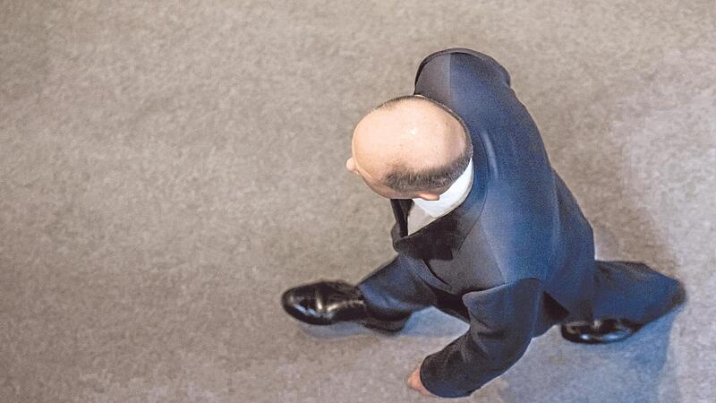 Zwei Wochen vor der Abstimmung &uuml;ber seine Vertrauensfrage im Bundestag stellte sich der Kanzler noch einmal den Fragen der Abgeordneten.