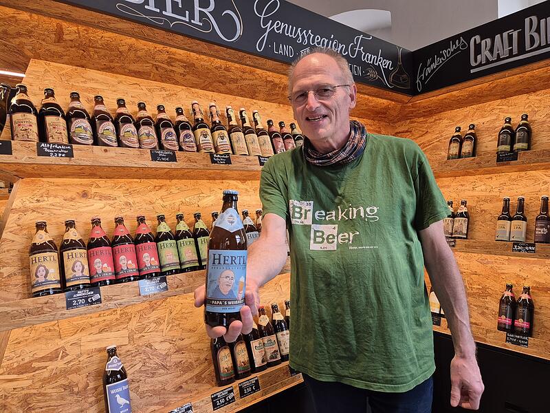 Bernd Hertl: Der Seniorchef der Schl&uuml;sselfelder Brauerei verkauft im Bierothek-Laden an der Kettenbr&uuml;cke ungew&ouml;hnliche Bier-Kreationen.
