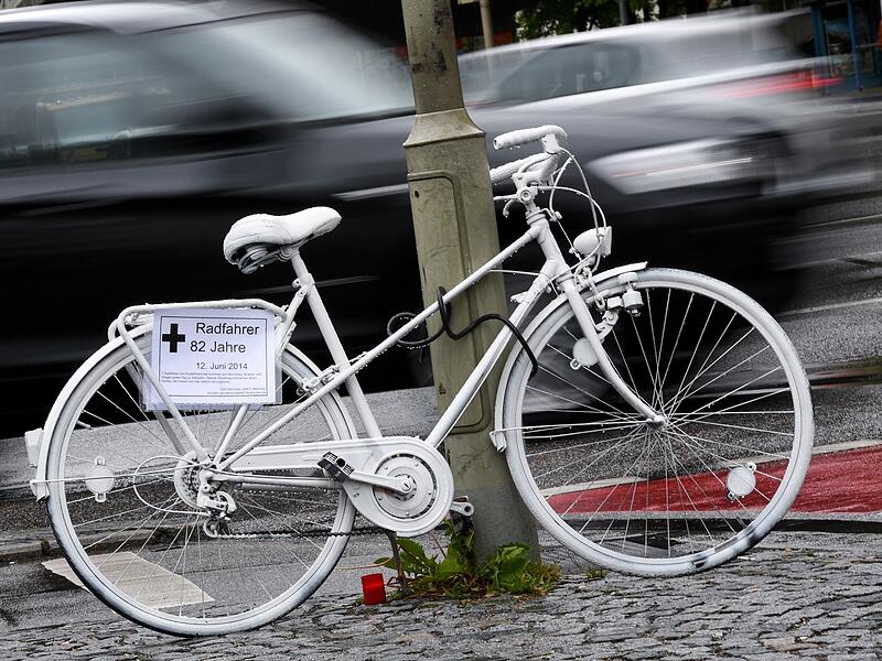 &laquo;Ghost Bikes&raquo; erinnern an get&ouml;tete Fahrradfahrer