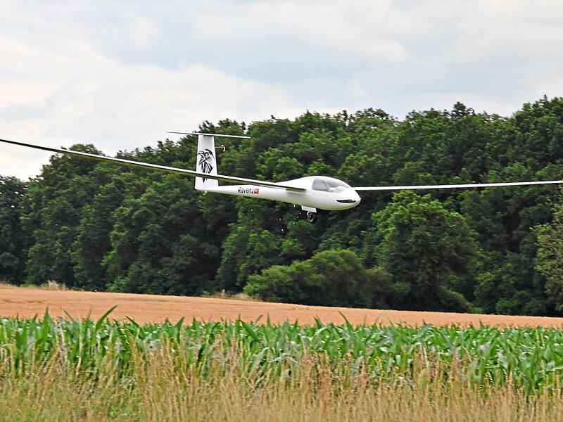 Ferngesteuerte Großsegler schwebten bei der „Contest Eurotour“ am Wochenende über den Modellflugplatz der Segelfluggruppe „Kordigast“ Burgkunstadt. Ferngesteuerte Großsegler schwebten bei der „Contest Eurotour“ am Wochenende über den Modellflugplatz der Segelfluggruppe „Kordigast“ Burgkunstadt.