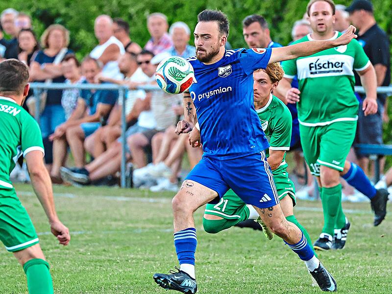 Julian Brendel brachte nach seiner Einwechslung neuen Schwung ins Mitwitzer Angriffsspiel. Julian Brendel brachte nach seiner Einwechslung neuen Schwung ins Mitwitzer Angriffsspiel.