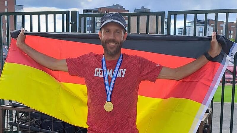 Silber über zehn Kilometer, Gold im Halbmarathon: Thomas Kotissek hat nach der Fußballer-Karriere im Laufen seine Erfüllung gefunden und bei der Senioren-WM in Finnland gleich zwei internationale Medaillen gesammelt. Silber über zehn Kilometer, Gold im Halbmarathon: Thomas Kotissek hat nach der Fußballer-Karriere im Laufen seine Erfüllung gefunden und bei der Senioren-WM in Finnland gleich zwei internationale Medaillen gesammelt.